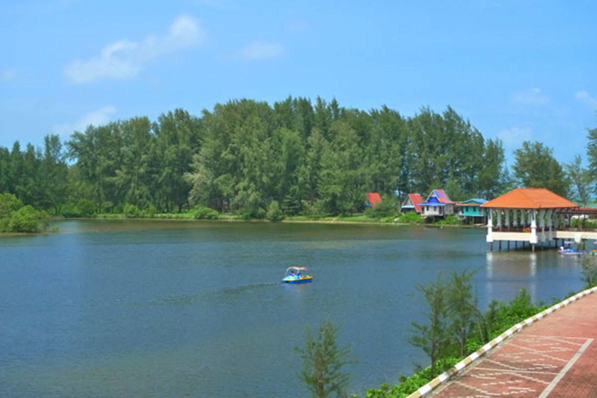 Tok Aman Bali Beach Resort @ Beachfront Kampong Ayer Tawar  Bagian luar foto